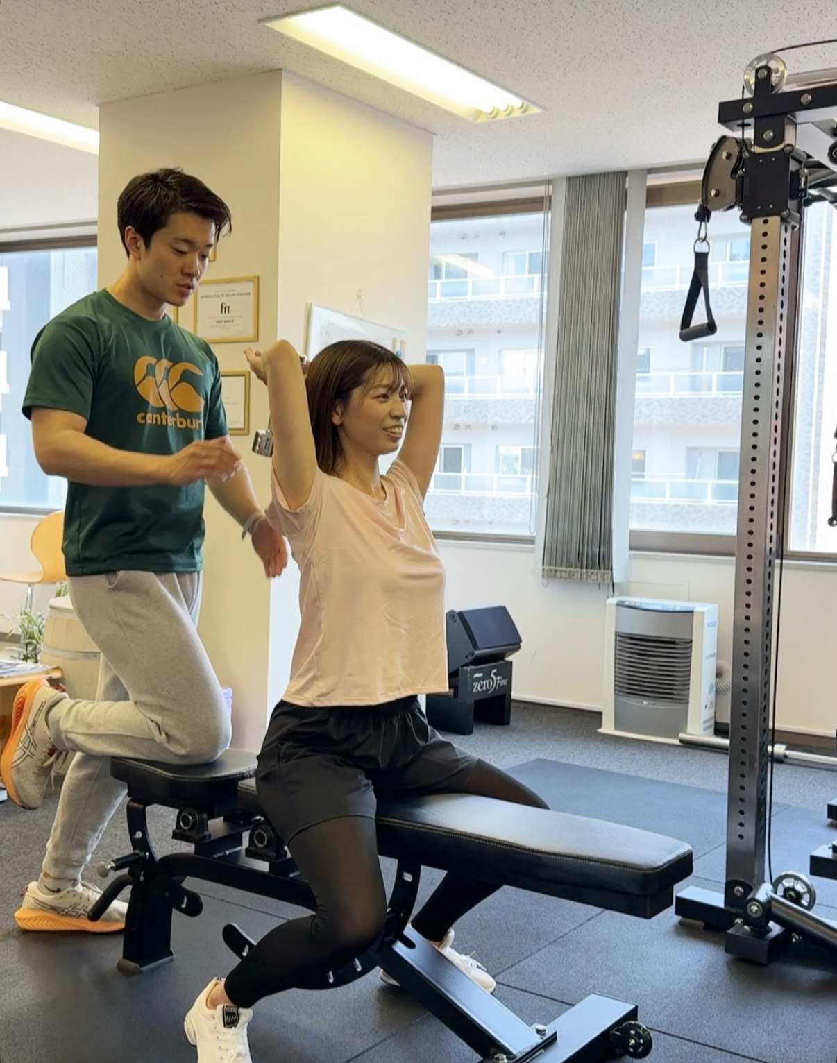 トレーニングは「つらい」より「楽しい」が続く秘訣。
わたしたちは、お客様一人ひとりの気持ちに寄り添いながら、無理のないトレーニングをご提案しています。
「こんな運動、初めて！」と笑顔で帰っていただけるように。
はじめの一歩、一緒に踏み出してみませんか？